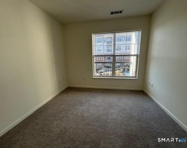 10 Norden Place - Photo Thumbnail 18