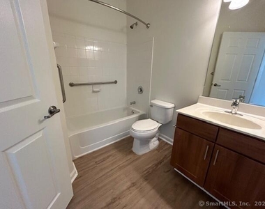 10 Norden Place - Photo Thumbnail 16