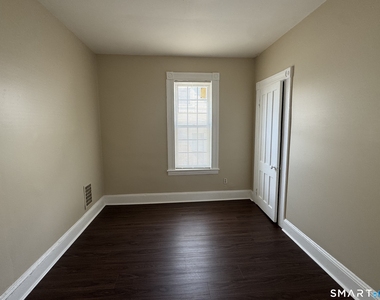 184 Pacific Street - Photo Thumbnail 3