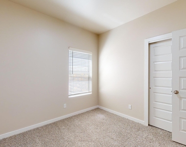 11118 Blue Eyed Grass Street - Photo Thumbnail 32