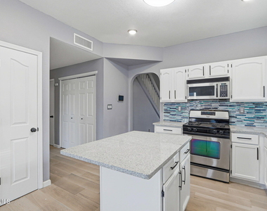 12325 Tierra Bella Drive - Photo Thumbnail 10