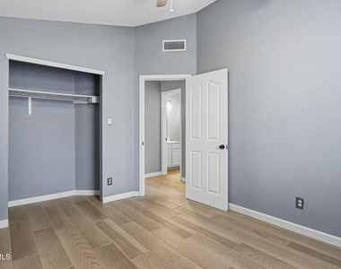 12325 Tierra Bella Drive - Photo Thumbnail 22