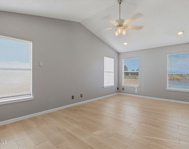 12325 Tierra Bella Drive - Photo Thumbnail 19