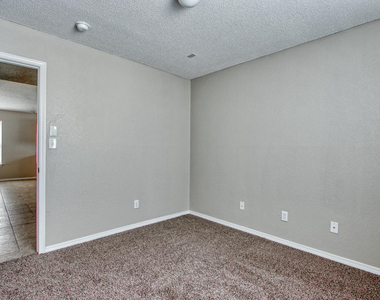 7328 Sachet Cliff Drive - Photo Thumbnail 20