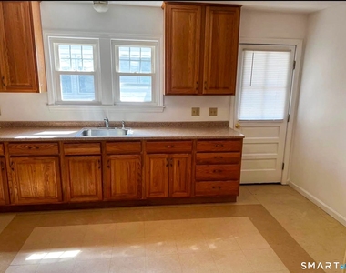 40 Maplewood Avenue - Photo Thumbnail 3