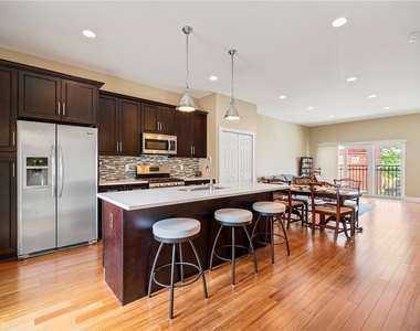 1038 Bradish St - Photo Thumbnail 3