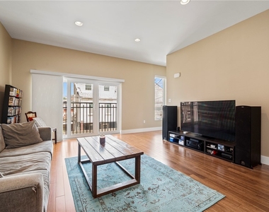 1038 Bradish St - Photo Thumbnail 9