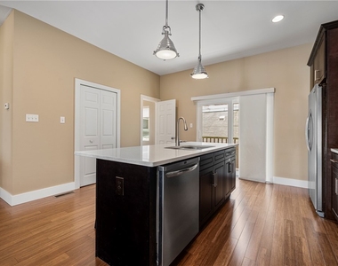 1038 Bradish St - Photo Thumbnail 5