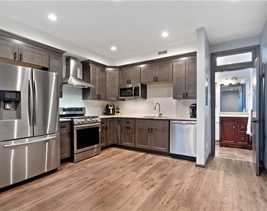 121 Grandview Avenue - Photo Thumbnail 7