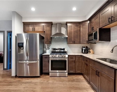 121 Grandview Avenue - Photo Thumbnail 4