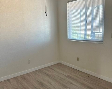 4920 Stanley Avenue - Photo Thumbnail 4