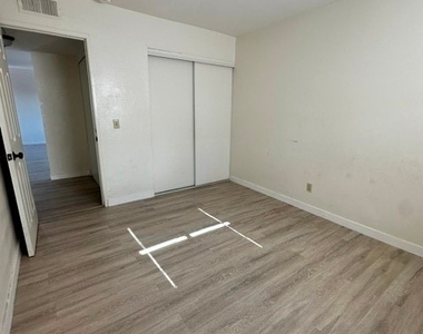 4920 Stanley Avenue - Photo Thumbnail 11