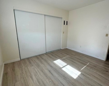 4920 Stanley Avenue - Photo Thumbnail 7