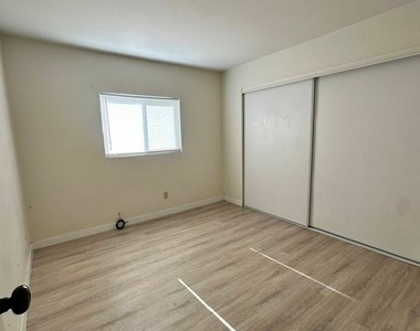 4920 Stanley Avenue - Photo Thumbnail 8