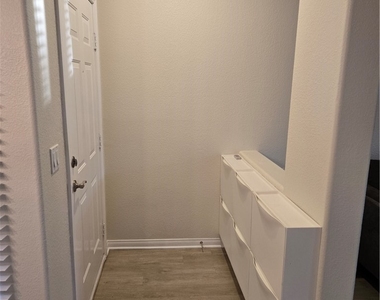 4400 S Jones Boulevard - Photo Thumbnail 7