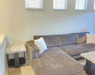 4400 S Jones Boulevard - Photo Thumbnail 14