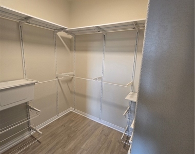4400 S Jones Boulevard - Photo Thumbnail 32