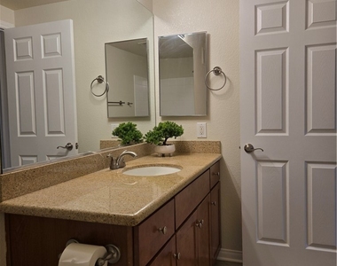 4400 S Jones Boulevard - Photo Thumbnail 37