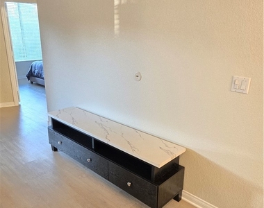 4400 S Jones Boulevard - Photo Thumbnail 16