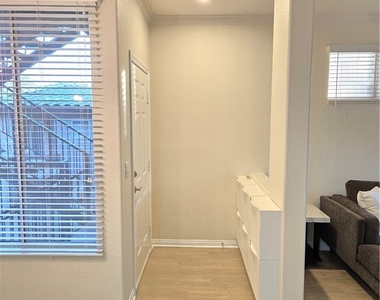 4400 S Jones Boulevard - Photo Thumbnail 9