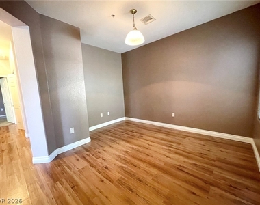 3925 Legend Hills Street - Photo Thumbnail 10