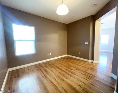 3925 Legend Hills Street - Photo Thumbnail 12