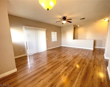 3925 Legend Hills Street - Photo Thumbnail 4