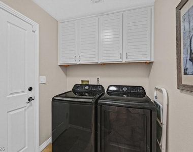 8161 Round Hills Circle - Photo Thumbnail 22