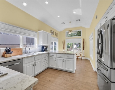 8161 Round Hills Circle - Photo Thumbnail 10