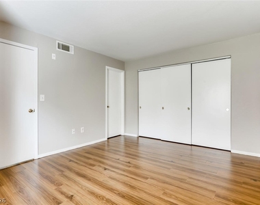 555 E Silverado Ranch Boulevard - Photo Thumbnail 21