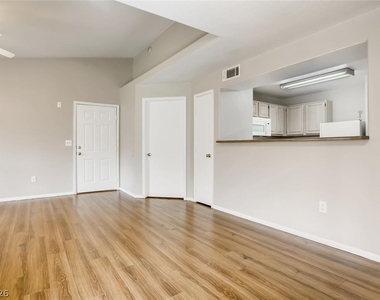 555 E Silverado Ranch Boulevard - Photo Thumbnail 9
