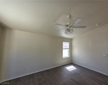 8008 Dover Shores Avenue - Photo Thumbnail 17