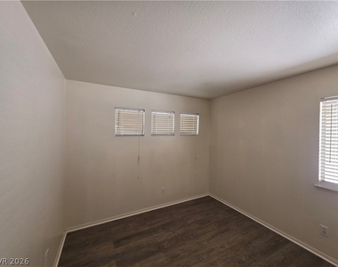 8008 Dover Shores Avenue - Photo Thumbnail 4