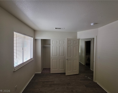 8008 Dover Shores Avenue - Photo Thumbnail 7