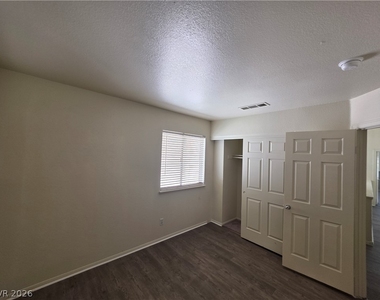 8008 Dover Shores Avenue - Photo Thumbnail 6