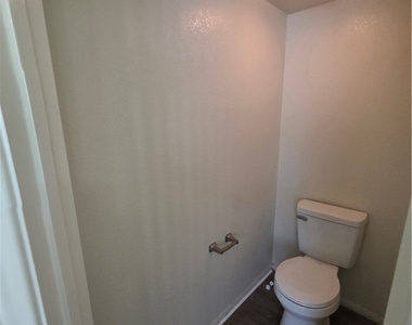 8008 Dover Shores Avenue - Photo Thumbnail 22