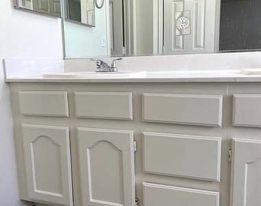8008 Dover Shores Avenue - Photo Thumbnail 73