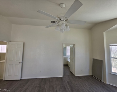 8008 Dover Shores Avenue - Photo Thumbnail 14