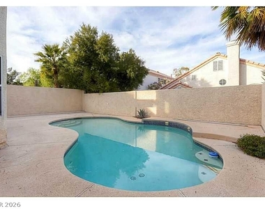 8008 Dover Shores Avenue - Photo Thumbnail 3