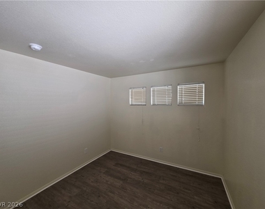 8008 Dover Shores Avenue - Photo Thumbnail 11