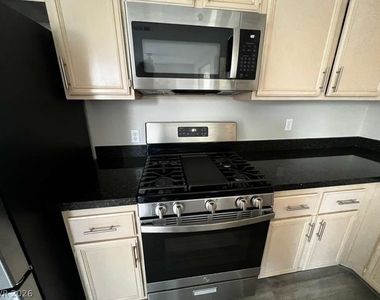 9901 Trailwood Drive - Photo Thumbnail 14