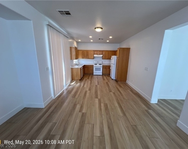 8027 Sapphire Cove Avenue - Photo Thumbnail 5