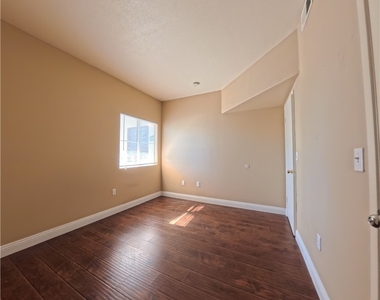 2615 W Gary Avenue - Photo Thumbnail 20