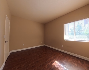 2615 W Gary Avenue - Photo Thumbnail 18