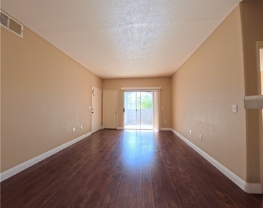 2615 W Gary Avenue - Photo Thumbnail 8