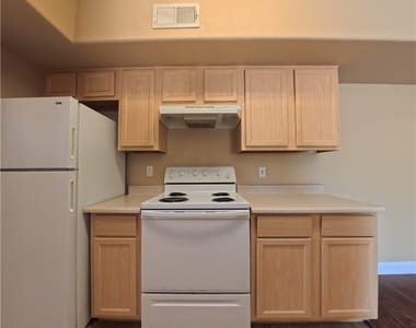 2615 W Gary Avenue - Photo Thumbnail 3