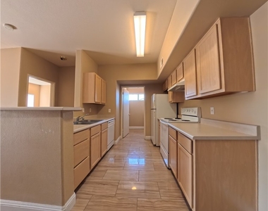 2615 W Gary Avenue - Photo Thumbnail 1