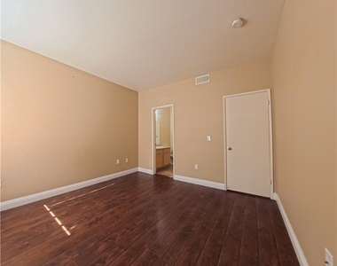 2615 W Gary Avenue - Photo Thumbnail 11