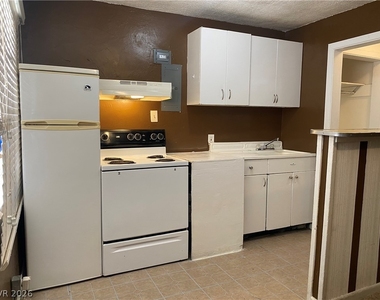409 W Van Buren Avenue - Photo Thumbnail 2