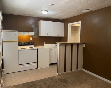 409 W Van Buren Avenue - Photo Thumbnail 1